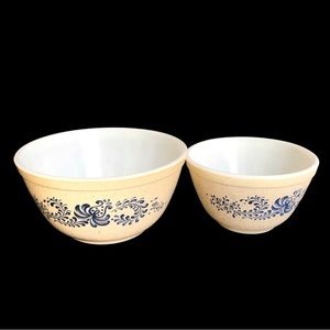 Vintage PYREX HOMESTEAD NESTING Mixing Bowl Set of Two 401 / 750 ml, 402/ 1.5L